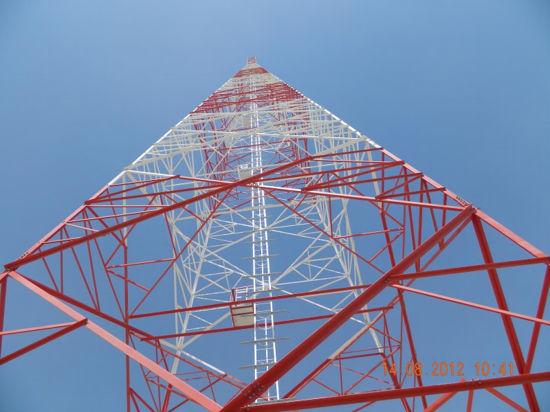 угловая телекоммуникационная башня