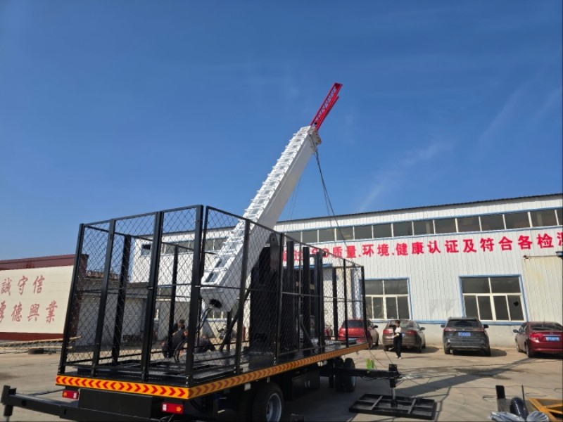 25-метровый военный стандартный сотовый телефон на колесах, экспортируемый в ОАЭ