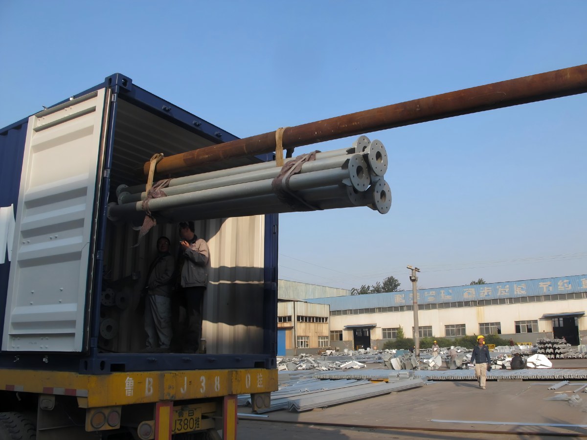 Упаковка и отправка 80-метровой трубчатой стальной башни в Эритрею