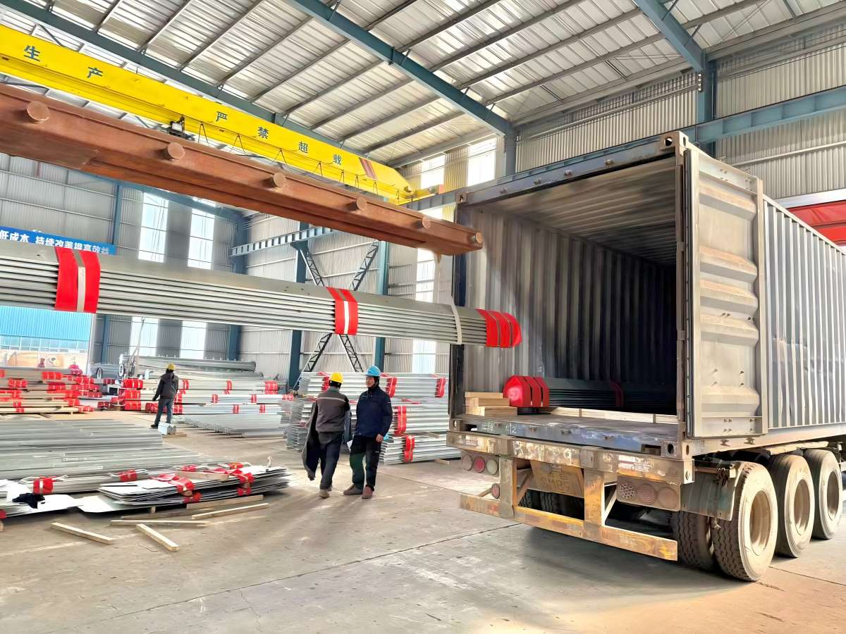 LOT-1: 60M, 80M, 100M, 120M Angle Steel Tower Shipment to United Arab Emirates