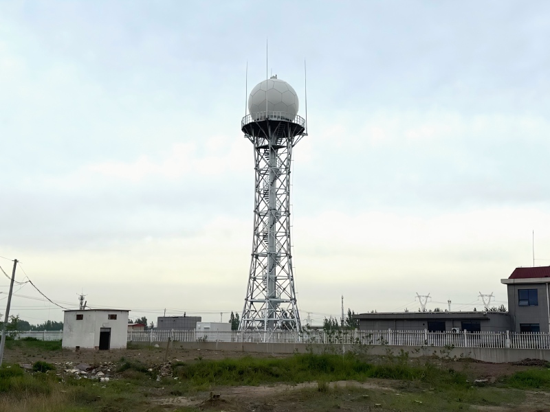 Решение с использованием радиолокационной вышки: радиолокационная вышка для мониторинга миграции вредителей на расстоянии 30 метров.