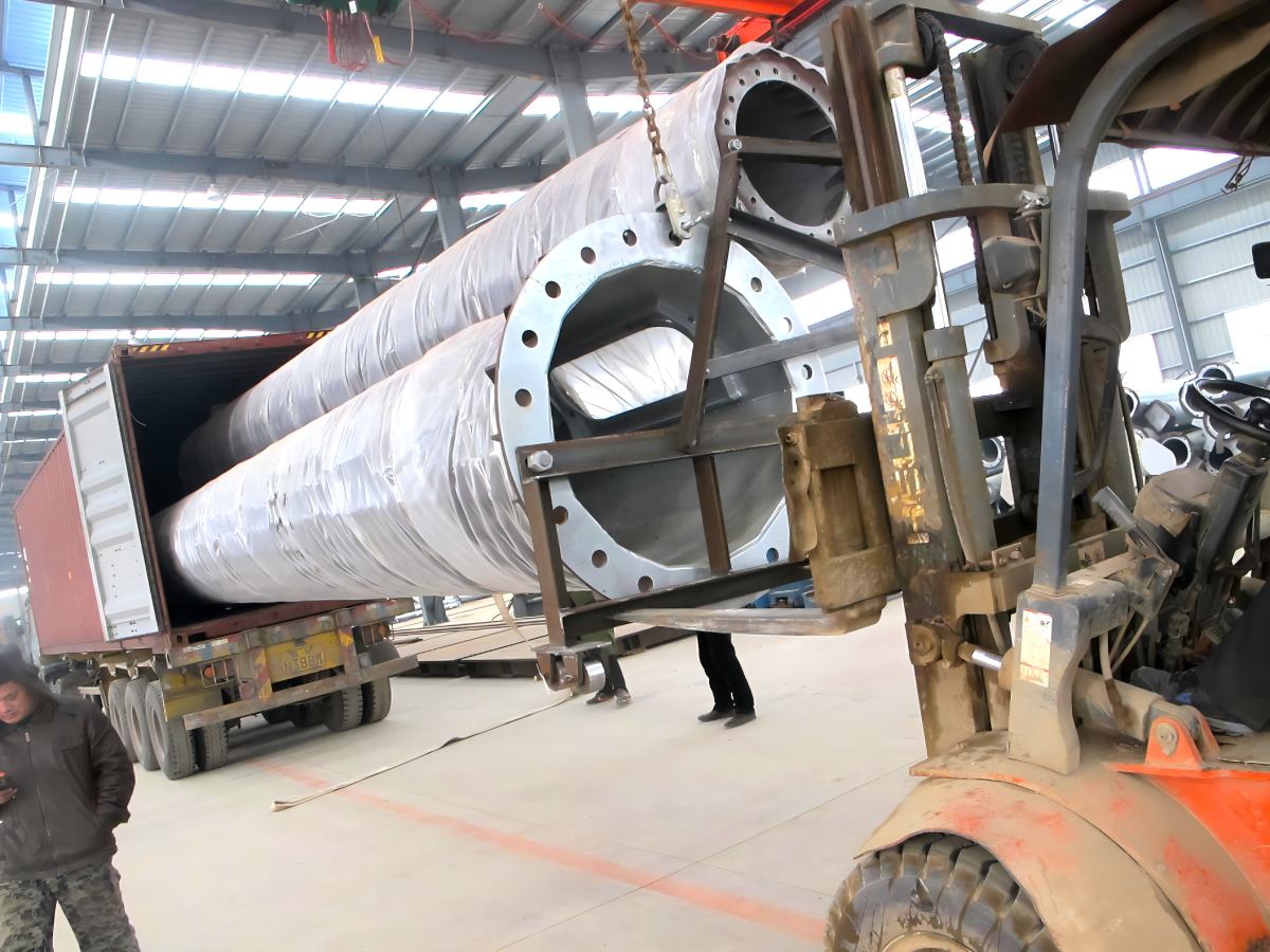 20 Meters Bionic Palm Tree Telecommunication Tower Shipment to Kuwait