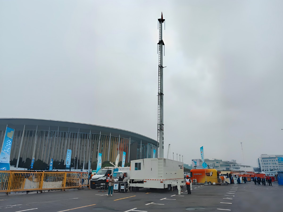 Запуск 30-метрового мобильного телекоммуникационного укрытия для быстрого развертывания сети